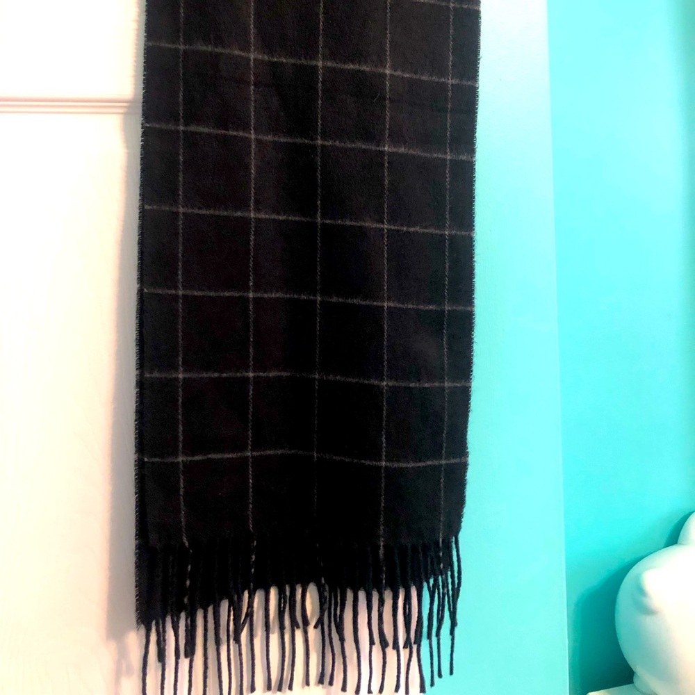 Geoffrey Beene scarf